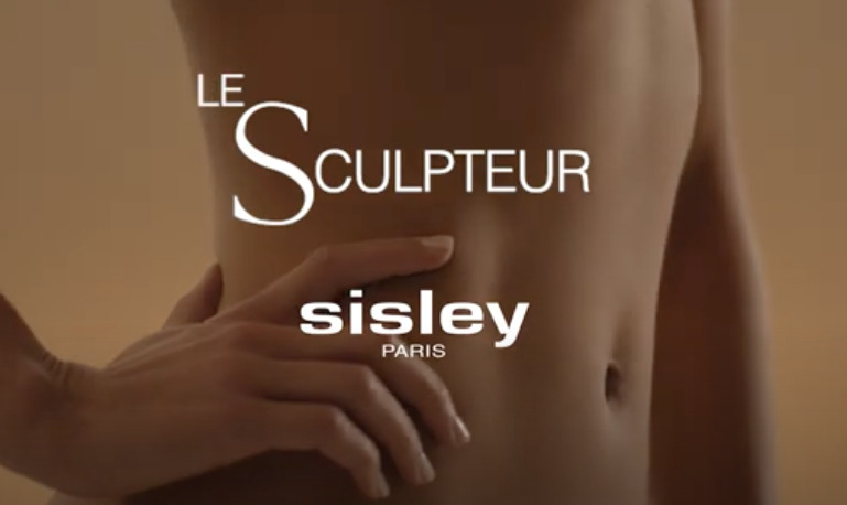 Photo showing a lady using Le Sculpteur Sisly Paris