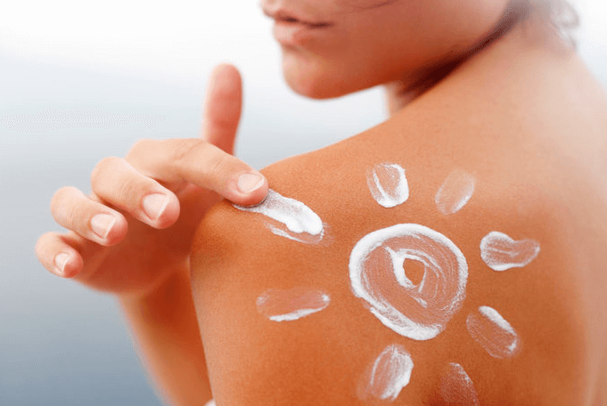 Applying Sunscreen on back